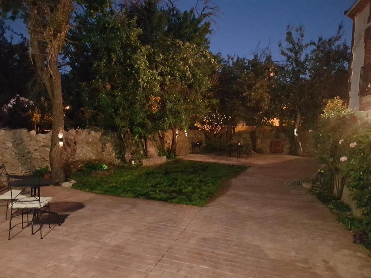 La Casa De Los Abuelos Valentin Pinilla del Valle Bagian luar foto